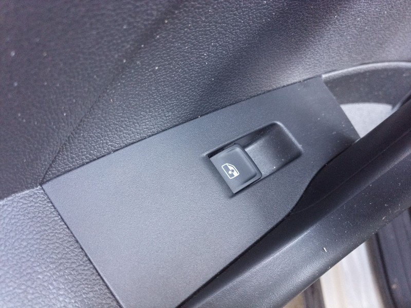 Recambio de mando elevalunas trasero izquierdo para volkswagen t-cross life referencia OEM IAM   