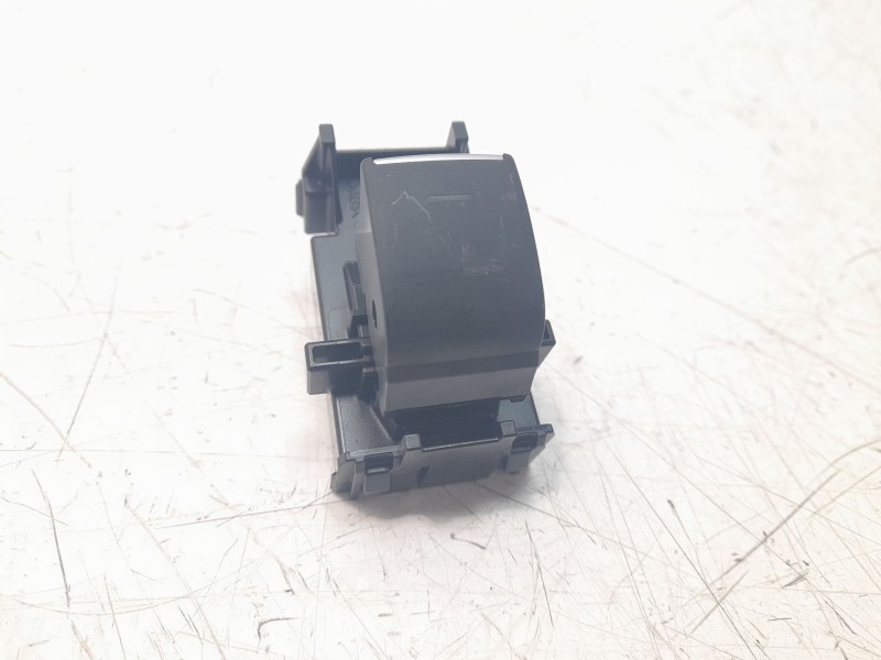 Recambio de mando elevalunas trasero derecho para toyota corolla (e21) referencia OEM IAM 8481002250  