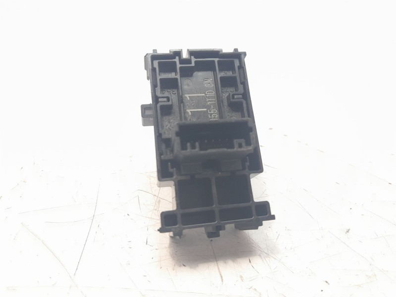 Recambio de mando elevalunas trasero derecho para toyota corolla (e21) referencia OEM IAM 8481002250  