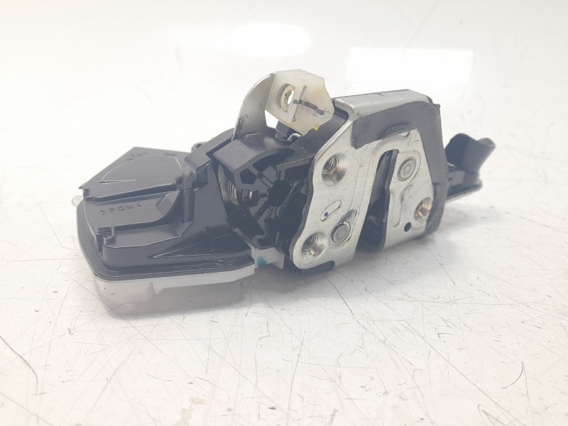 Recambio de cerradura puerta delantera izquierda para toyota corolla (e21) referencia OEM IAM 6904002491  