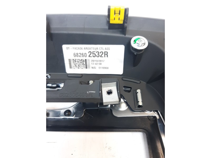 Recambio de moldura para renault captur zen referencia OEM IAM 682602532R  