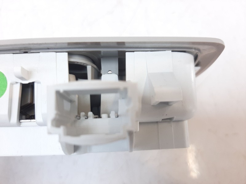 Recambio de luz interior para renault captur zen referencia OEM IAM 264303010R  