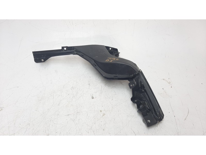 Recambio de moldura para mazda cx-30 referencia OEM IAM DFR550A51  