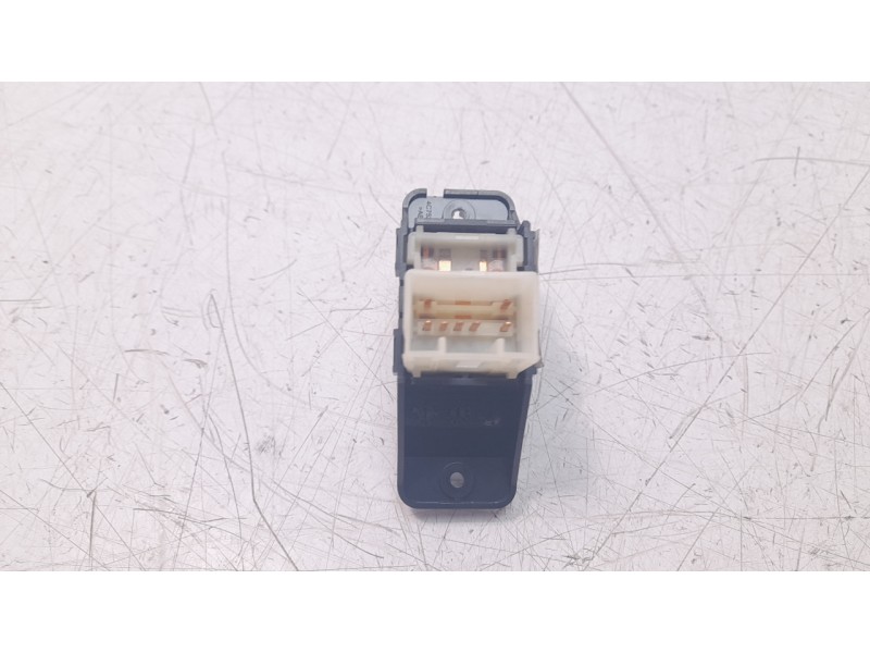 Recambio de mando elevalunas trasero izquierdo para kia stonic (ybcuv) 1.2 cat referencia OEM IAM 93580H8000WK  