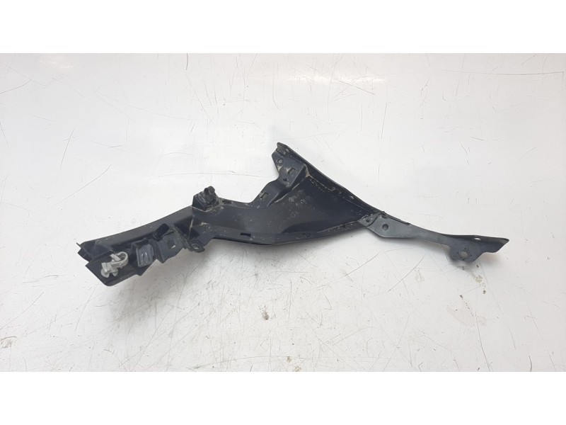 Recambio de moldura para mazda cx-30 referencia OEM IAM DFR550A51  