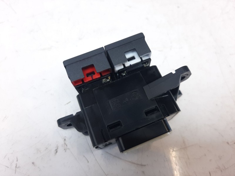 Recambio de warning para hyundai bayon bayon referencia OEM IAM 93790Q0000DX5 93790Q0000DX5 