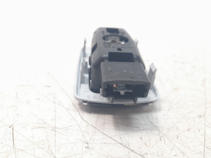 Recambio de luz interior para peugeot 508 sw gt line referencia OEM IAM 172001532  