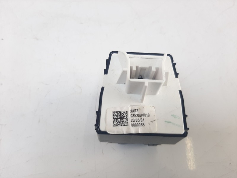 Recambio de mando retrovisor para hyundai bayon bayon referencia OEM IAM 93530BV010 93530BV010 