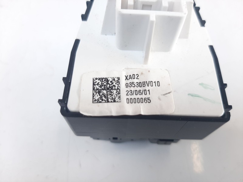 Recambio de mando retrovisor para hyundai bayon bayon referencia OEM IAM 93530BV010 93530BV010 