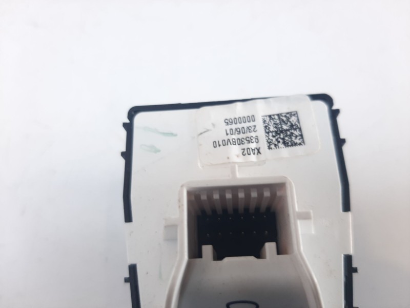 Recambio de mando retrovisor para hyundai bayon bayon referencia OEM IAM 93530BV010 93530BV010 