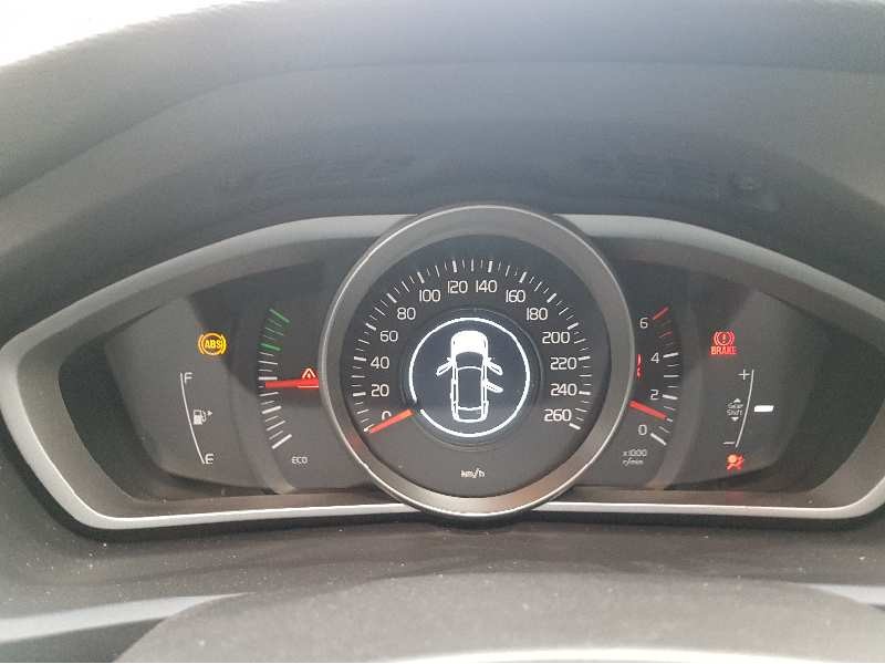 volvo v40 del año 2015