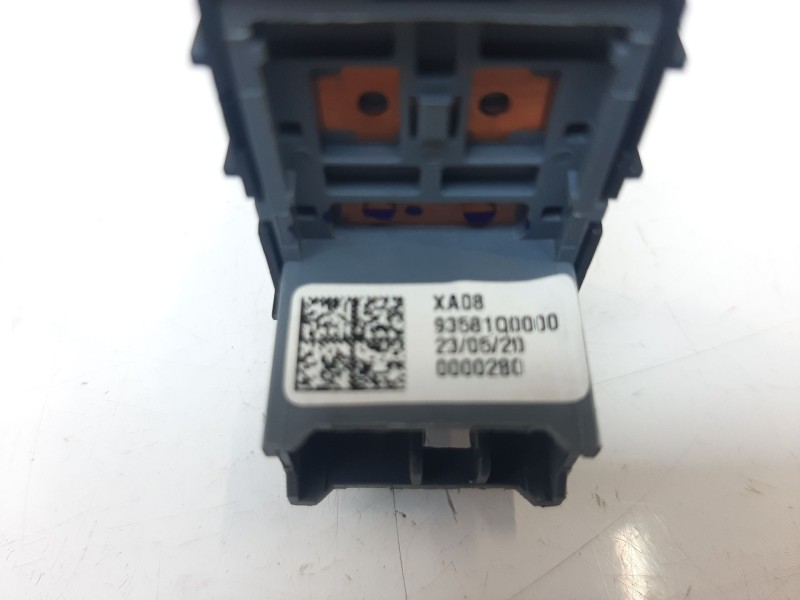 Recambio de mando elevalunas delantero derecho para hyundai bayon bayon referencia OEM IAM 93581Q0000 93581Q0000 