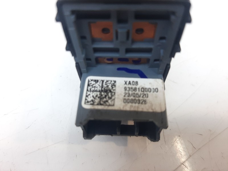 Recambio de mando elevalunas trasero derecho para hyundai bayon bayon referencia OEM IAM 93581Q0000 93581Q0000 
