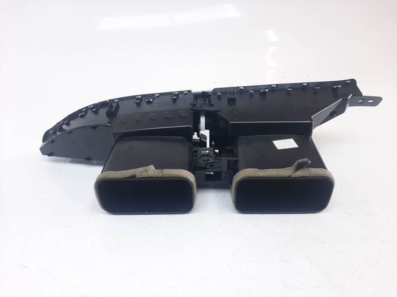 Recambio de aireador central para toyota yaris hybrid feel referencia OEM IAM 556700D240 556700D240 
