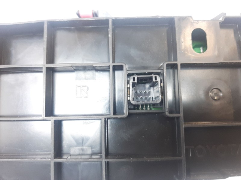 Recambio de mando climatizador para toyota yaris hybrid feel referencia OEM IAM 559000D800C3 559000D800C3 