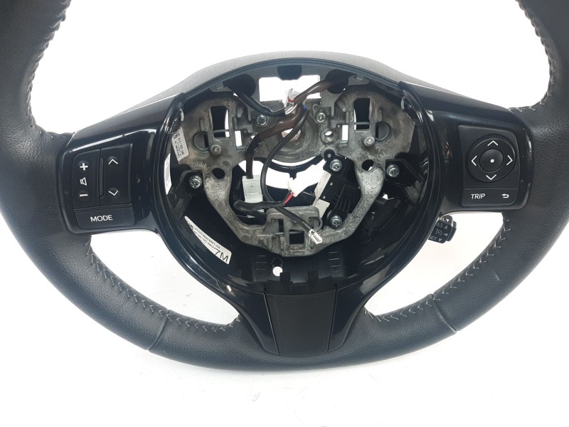 Recambio de volante para toyota yaris hybrid feel referencia OEM IAM 451000D49024 451000D49024 