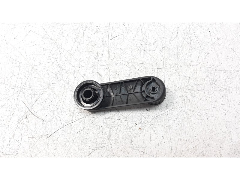 Recambio de maneta elevalunas trasera izquierda para renault clio iv 1.5 dci diesel fap referencia OEM IAM 8200673745  