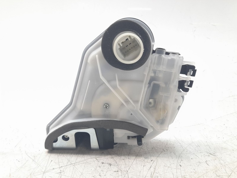 Recambio de cerradura puerta trasera izquierda para toyota rav4 hybrid 4x2 advance referencia OEM IAM 6906048060  