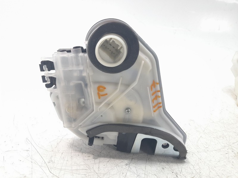 Recambio de cerradura puerta trasera derecha para toyota rav4 hybrid 4x2 advance referencia OEM IAM 6700342191  