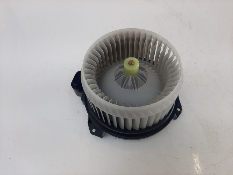 Recambio de ventilador calefaccion para toyota yaris hybrid feel referencia OEM IAM 871030D220 34306 