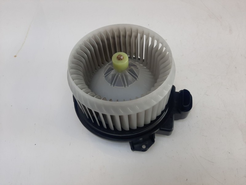 Recambio de ventilador calefaccion para toyota yaris hybrid feel referencia OEM IAM 871030D220 34306 