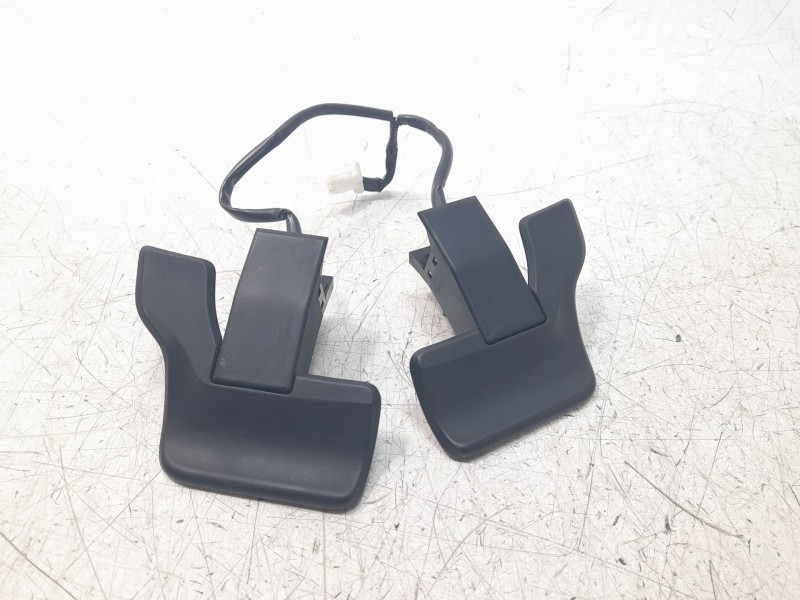 Recambio de mando volante para toyota rav4 hybrid 4x2 advance referencia OEM IAM 8461033011 8461033021 