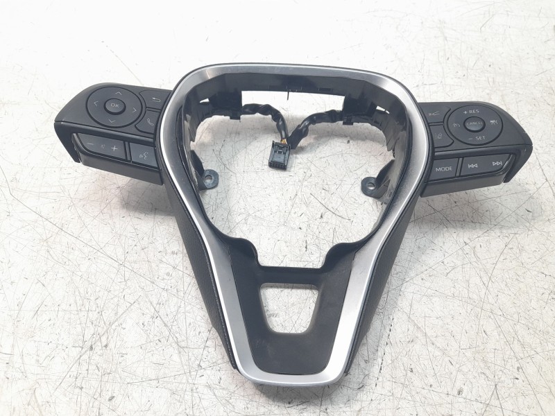 Recambio de mando volante para toyota rav4 hybrid 4x2 advance referencia OEM IAM 8425042440  