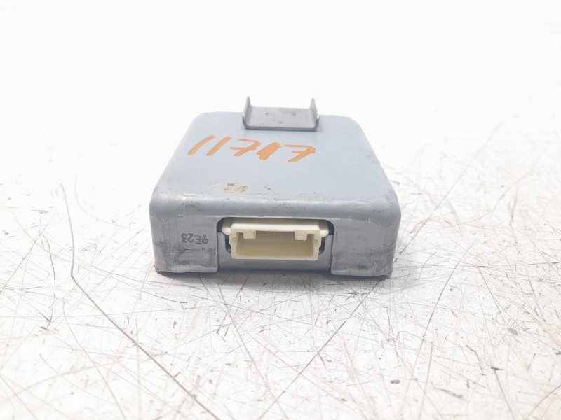 Recambio de modulo electronico para toyota rav4 hybrid 4x2 advance referencia OEM IAM 8657242051  