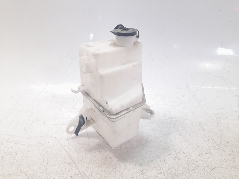 Recambio de deposito expansion para toyota rav4 hybrid 4x2 advance referencia OEM IAM 1647025050  