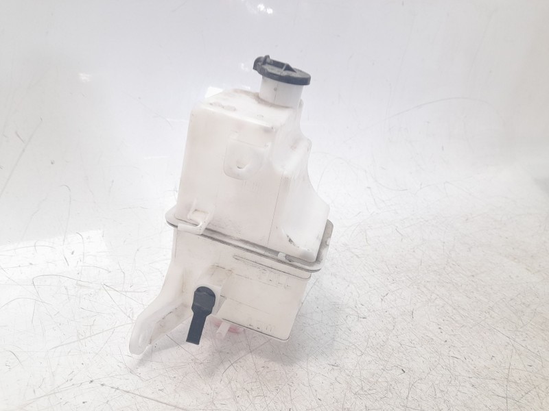Recambio de deposito expansion para toyota rav4 hybrid 4x2 advance referencia OEM IAM 1647025050  