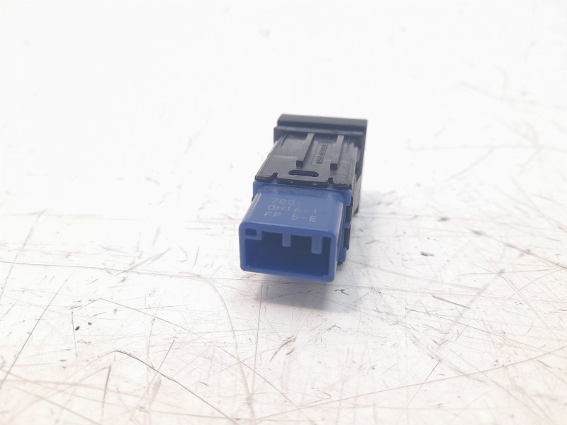 Recambio de interruptor para toyota rav4 hybrid 4x2 advance referencia OEM IAM 8484133040  