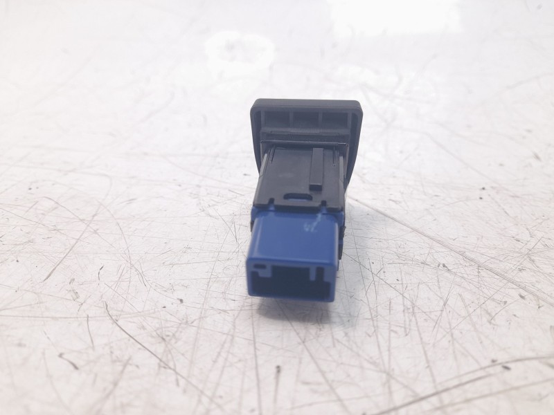 Recambio de interruptor para toyota rav4 hybrid 4x2 advance referencia OEM IAM 8498842050  