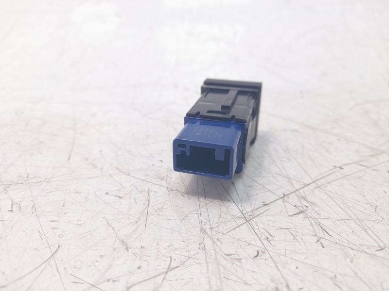 Recambio de interruptor para toyota rav4 hybrid 4x2 advance referencia OEM IAM 8415333040  
