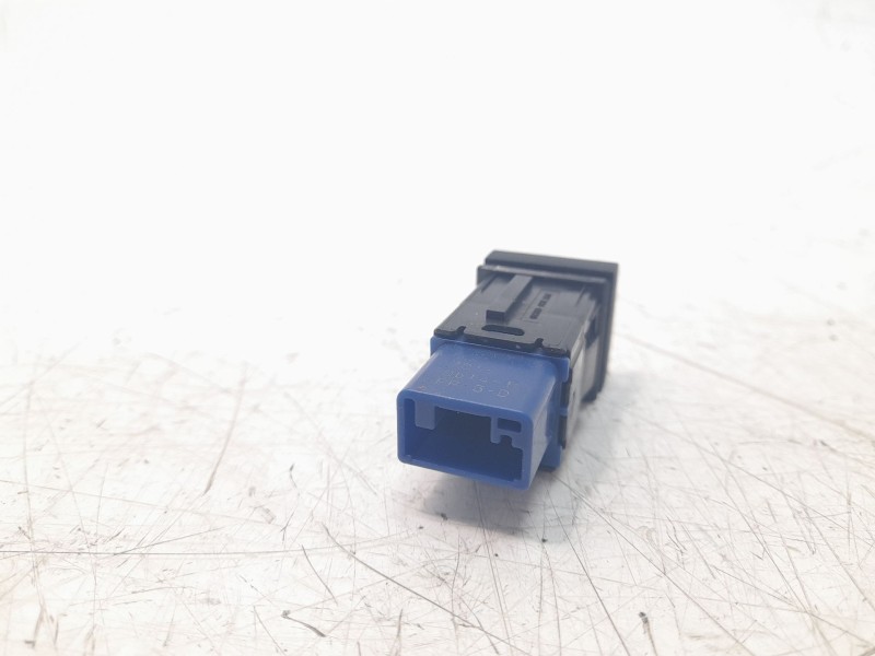Recambio de interruptor para toyota rav4 hybrid 4x2 advance referencia OEM IAM 8472133010  
