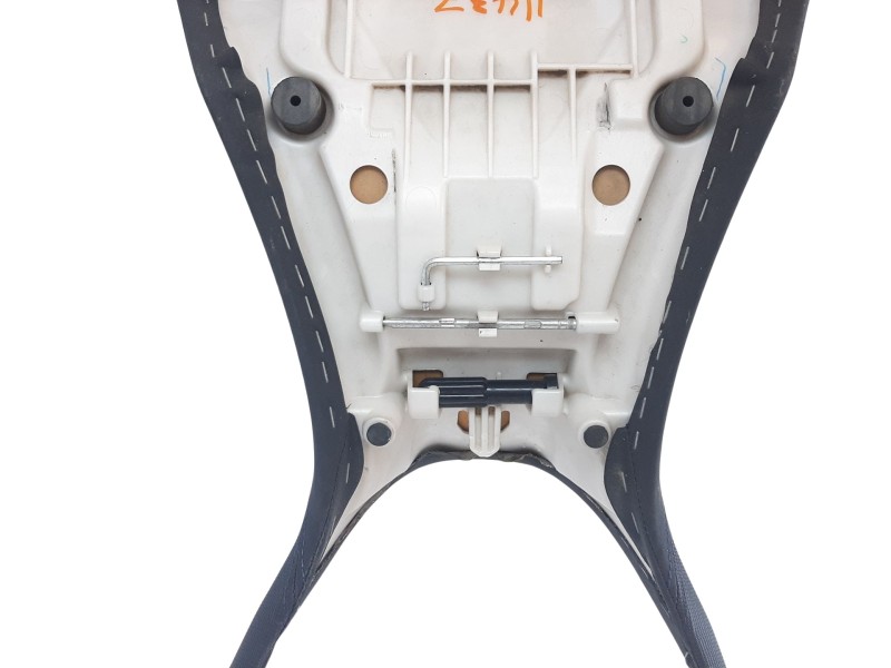 Recambio de asiento para yamaha mt-09 (7.2013) referencia OEM IAM BS2247300100 BS2247300100 