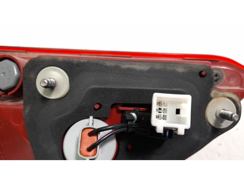 Recambio de piloto trasero derecho interior para kia stonic (ybcuv) concept referencia OEM IAM 92404H8400  