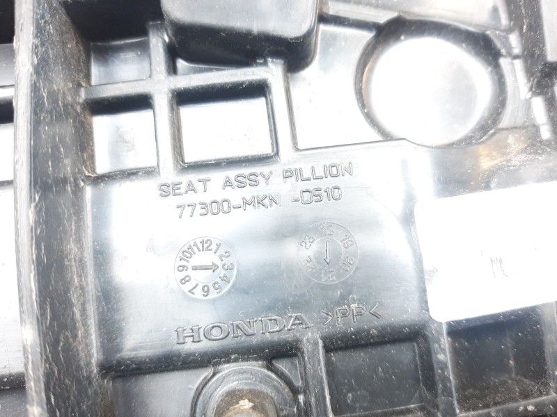 Recambio de asiento trasero para honda cb 650r referencia OEM IAM 77300MKND510 77300MKND510 