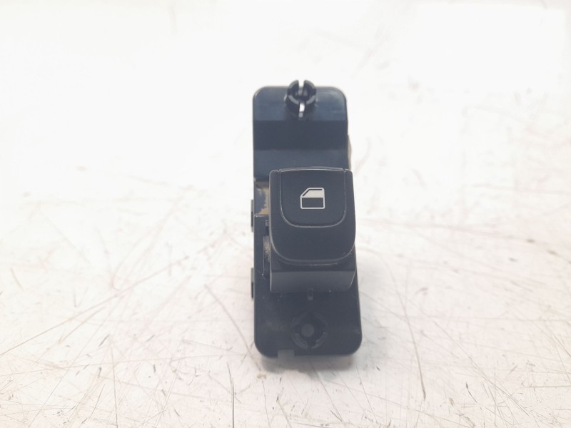 Recambio de mando elevalunas delantero derecho para kia stonic (ybcuv) 1.2 cat referencia OEM IAM 93575H8000WK  