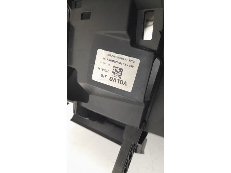 Recambio de consola central para volvo xc 40 essential 2wd referencia OEM IAM 32352198  