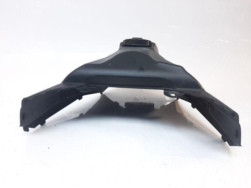 Recambio de moldura para kymco ak550 referencia OEM IAM 8015LGC6E00  