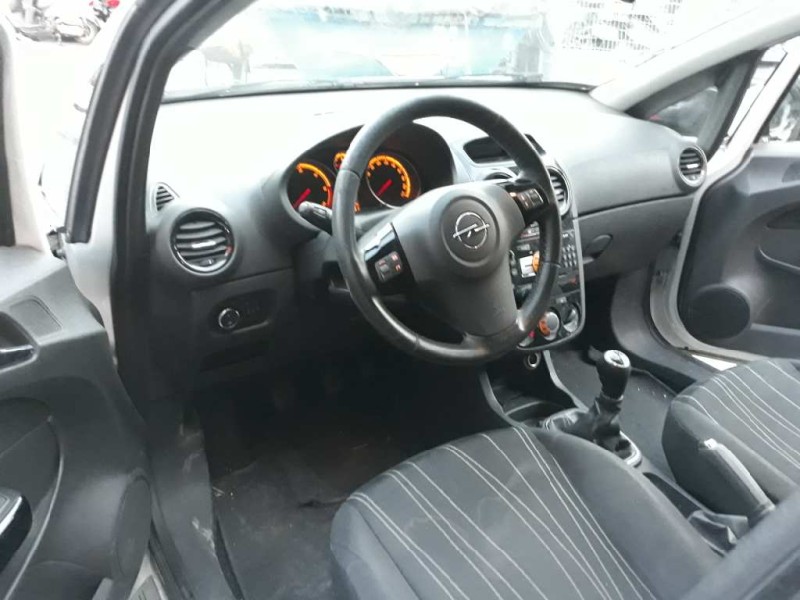 opel corsa d del año 2010