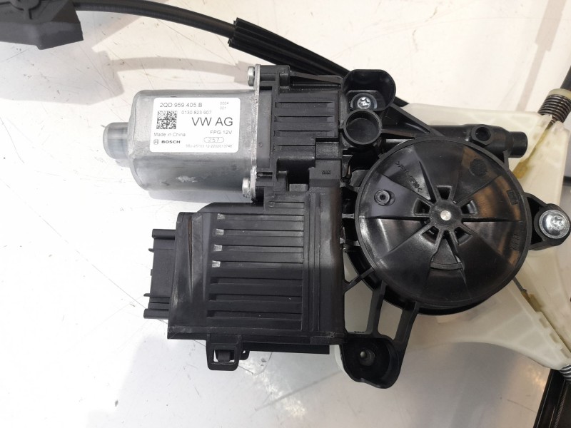 Recambio de elevalunas delantero izquierdo para volkswagen polo vi (ae1) life referencia OEM IAM 2G4837451C  