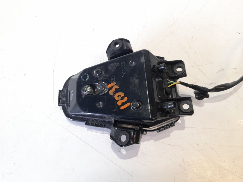 Recambio de piloto trasero central para honda cb 650r cb 650r referencia OEM IAM   