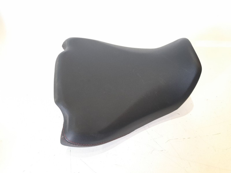 Recambio de asiento para honda cb 650r cb 650r referencia OEM IAM   