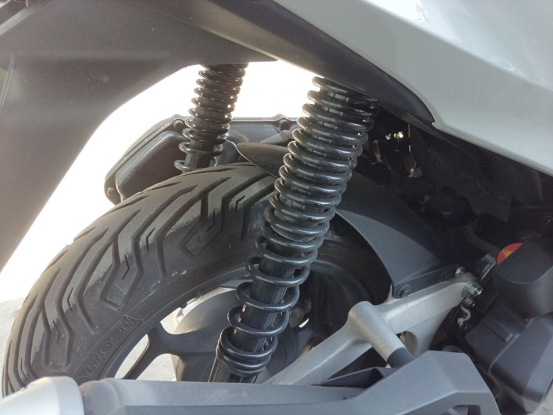 Recambio de amortiguador trasero para honda pcx pcx 125 (jk05) referencia OEM IAM   