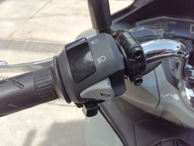 Recambio de piña luces izquierda para honda pcx pcx 125 (jk05) referencia OEM IAM   