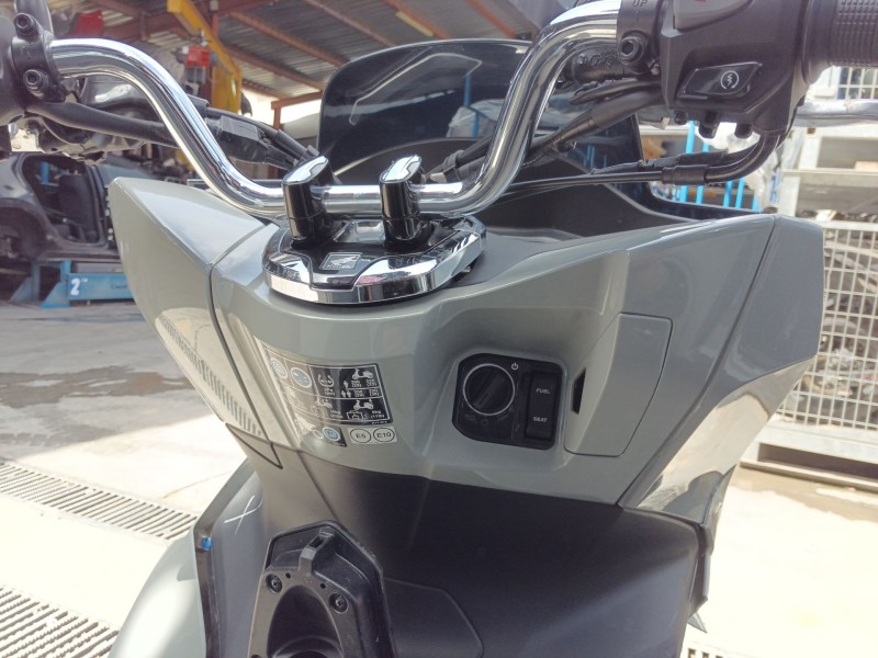 Recambio de moldura para honda pcx pcx 125 (jk05) referencia OEM IAM   