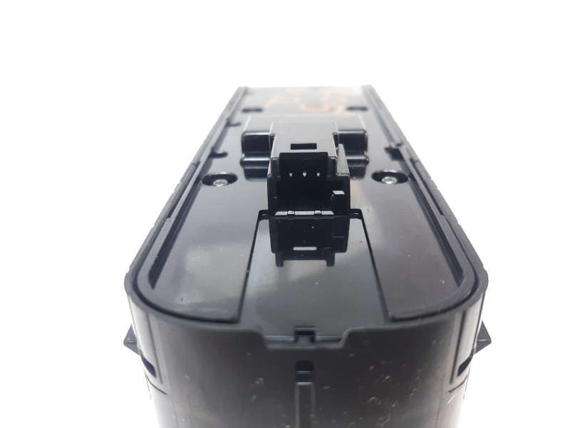 Recambio de mando elevalunas delantero izquierdo para mercedes-benz cla-klasse (bm 118) cla 180 (118.384) referencia OEM IAM A16