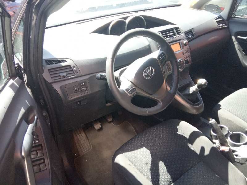 toyota verso del año 2010