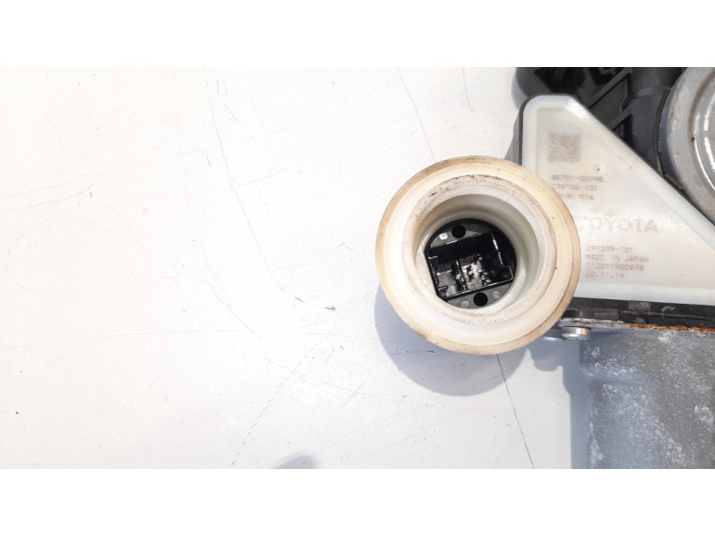 Recambio de elevalunas delantero izquierdo para toyota corolla (e21) hybrid active referencia OEM IAM 6982002741  